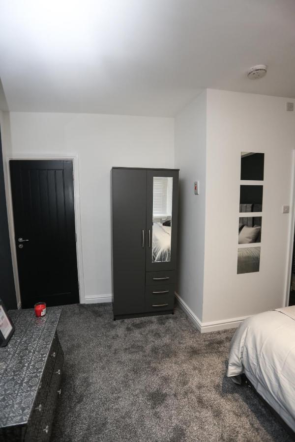 Cheerful 4-Bedroom Home In Sheffield Walkley Exterior photo