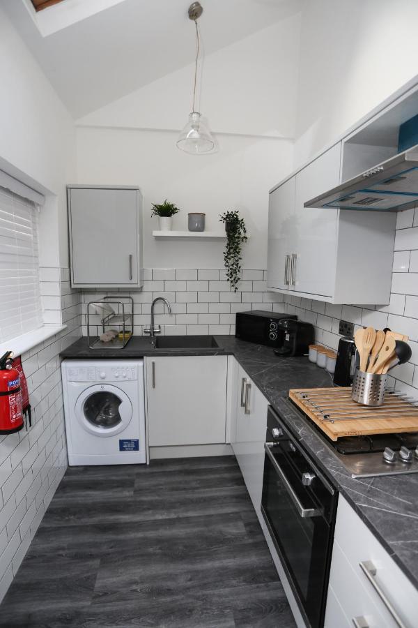 Cheerful 4-Bedroom Home In Sheffield Walkley Exterior photo